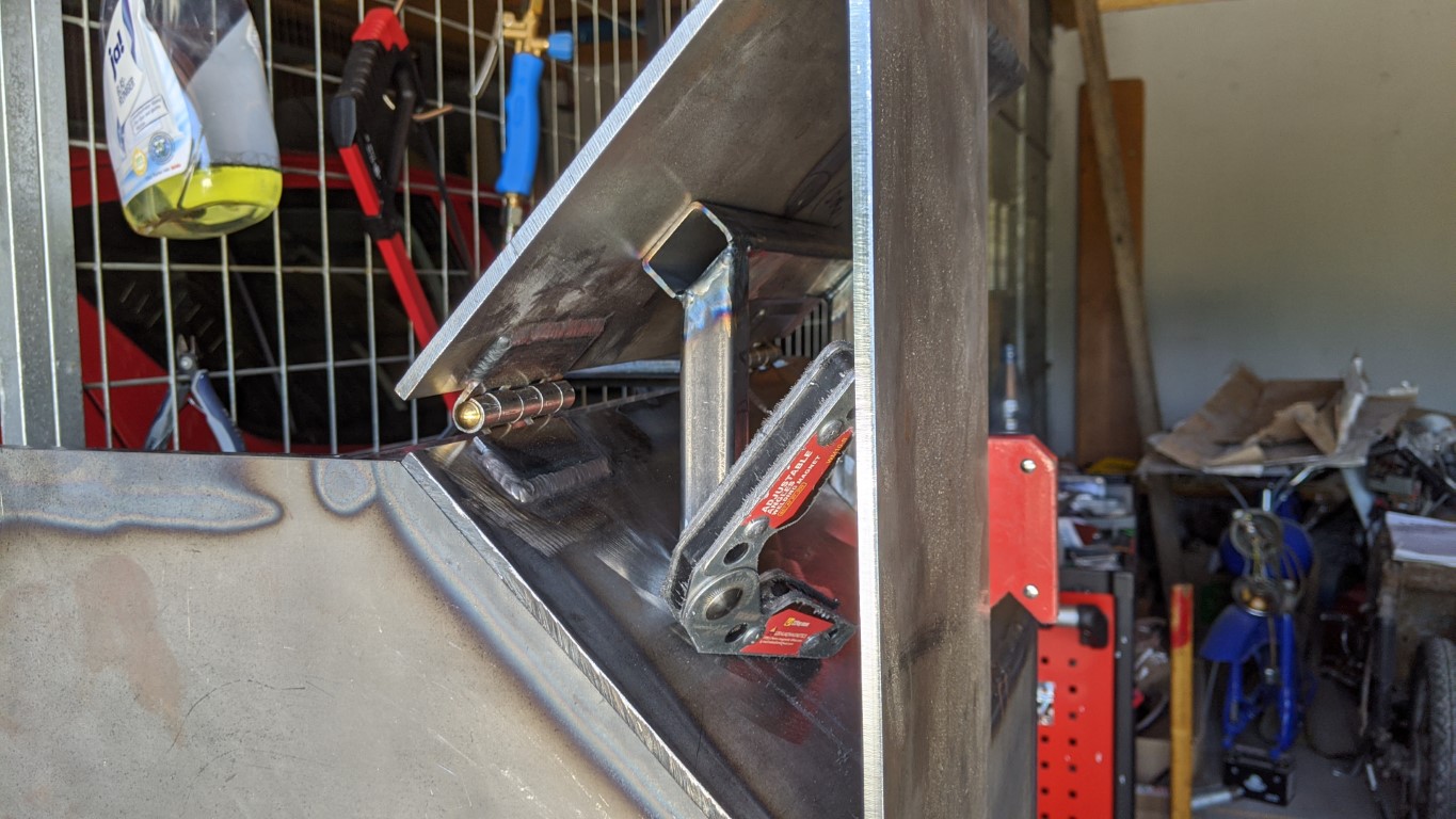 using a octaplate we had in spare to align the lid with the lid stop