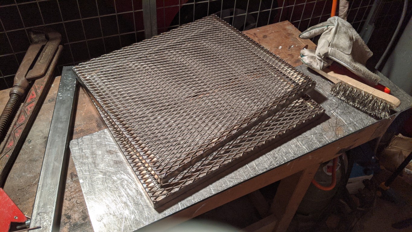 BBQ smoker cooking grate - more pictures in the final section